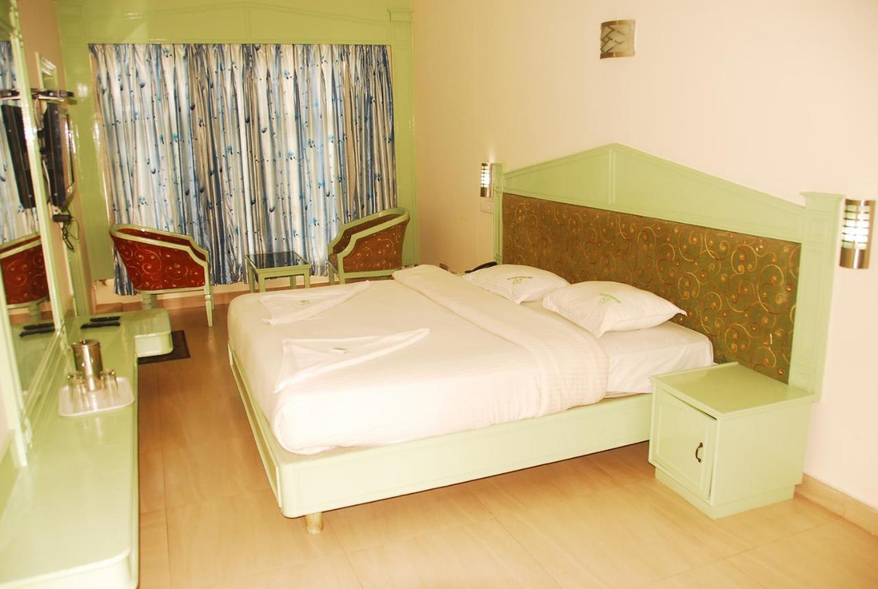 Hotel Sapphire Garden View Ooty Bagian luar foto