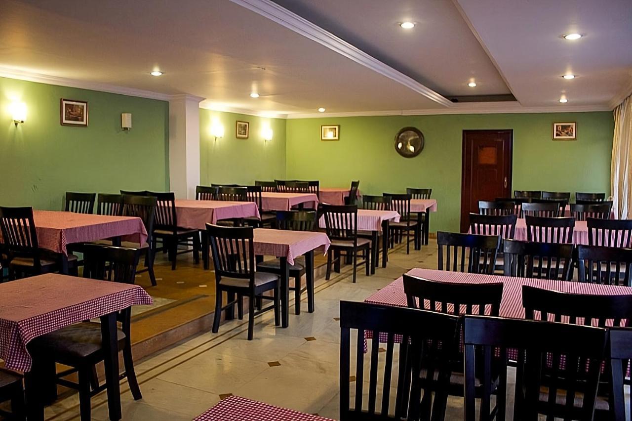 Hotel Sapphire Garden View Ooty Bagian luar foto