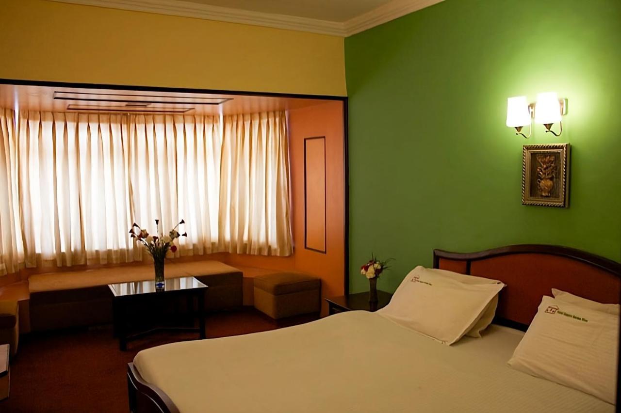 Hotel Sapphire Garden View Ooty Bagian luar foto