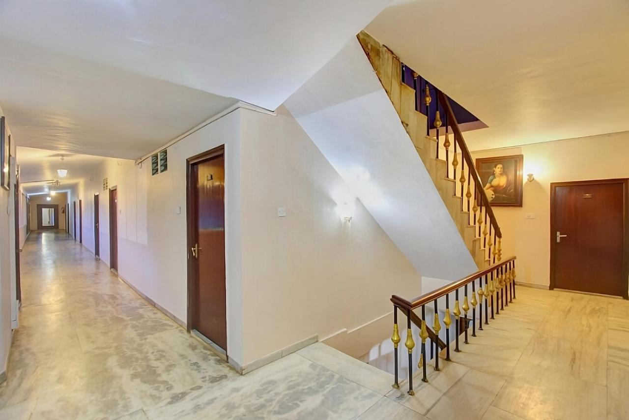Hotel Sapphire Garden View Ooty Bagian luar foto