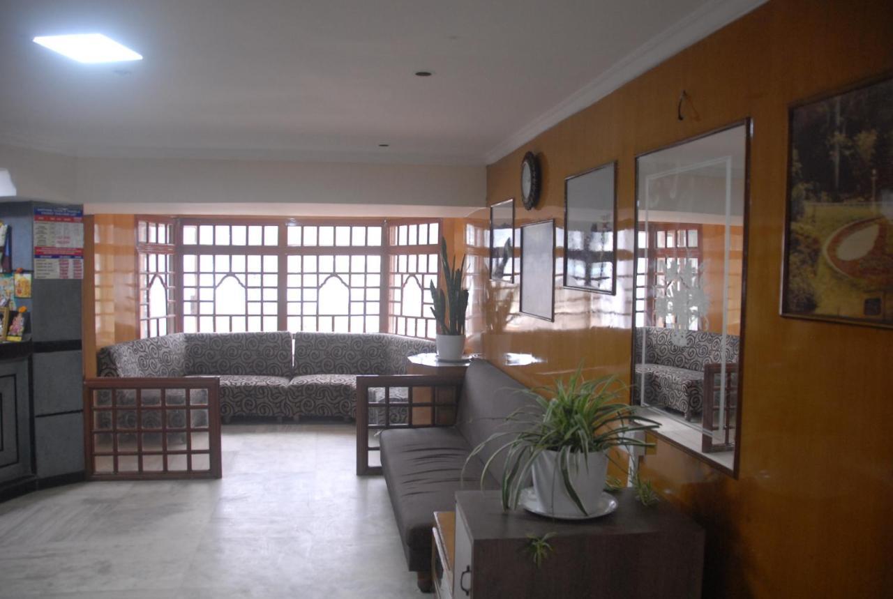 Hotel Sapphire Garden View Ooty Bagian luar foto